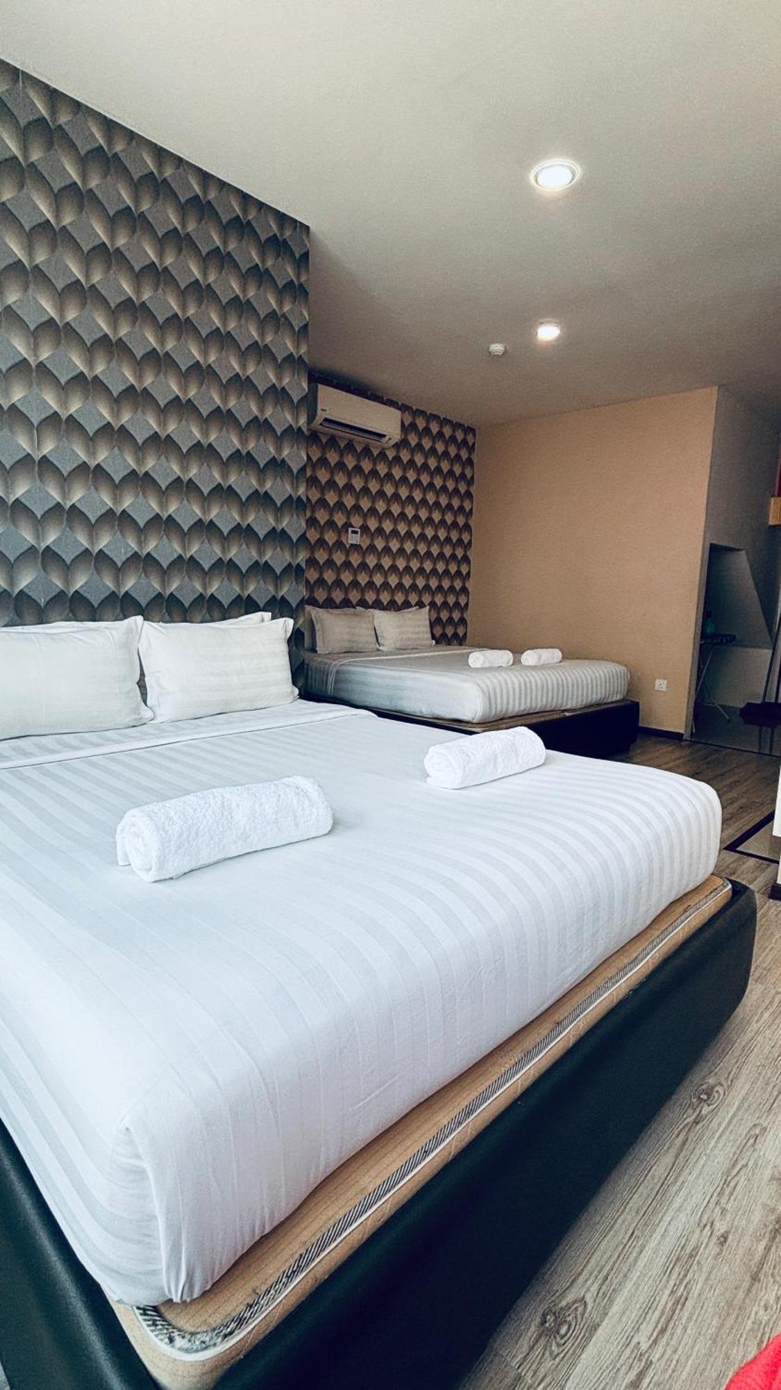 Ada Hotel & Apartment Куала Теренгану Екстериор снимка