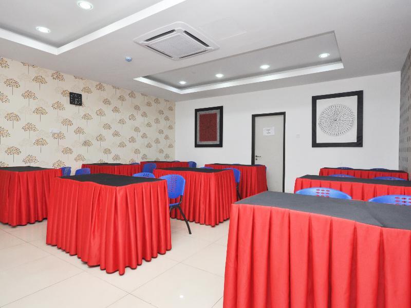 Ada Hotel & Apartment Куала Теренгану Екстериор снимка