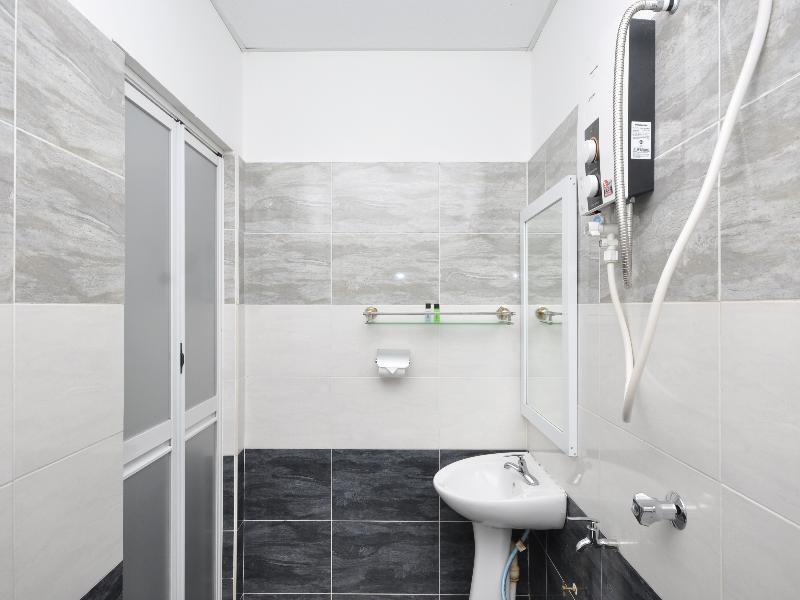 Ada Hotel & Apartment Куала Теренгану Екстериор снимка